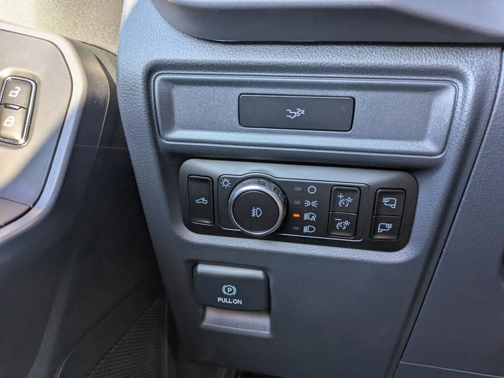 New 2026 Oxford White Ford XLT image 30