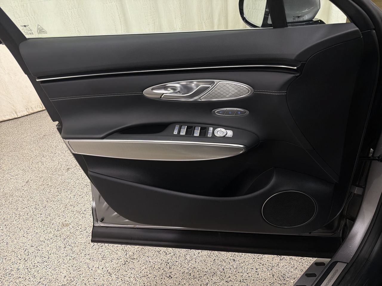2024 GENESIS GV70 Standard - Photo 18