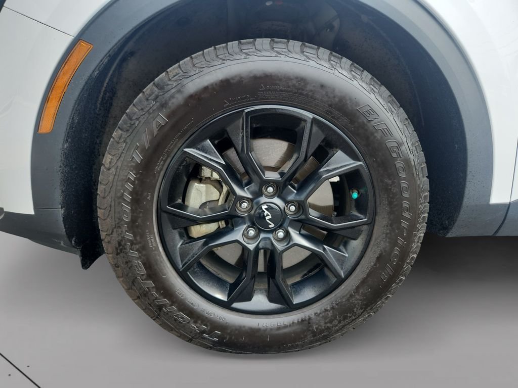Certified Used 2024 White Kia X-Pro Prestige image 9