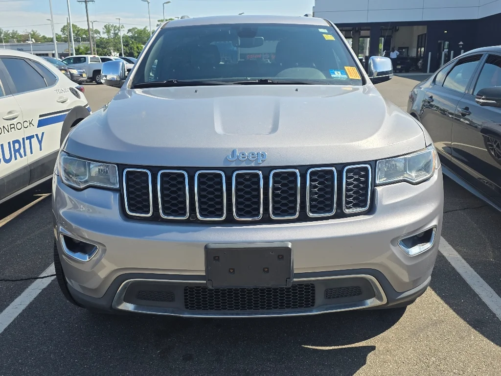 Used 2018 Billet Silver Metallic Clear Coat Jeep Limited image 2