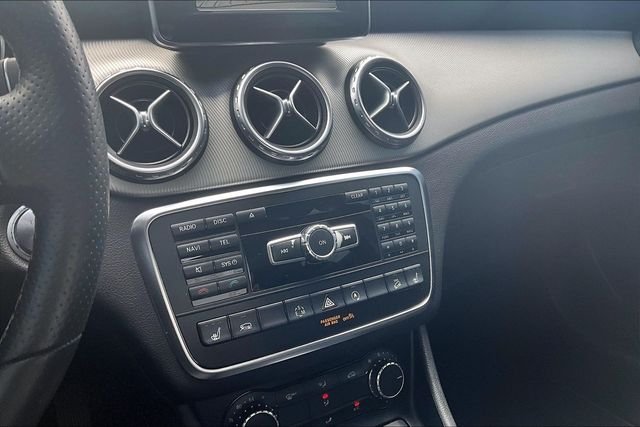 Used 2015 Silver Mercedes-Benz GLA 250 image 23