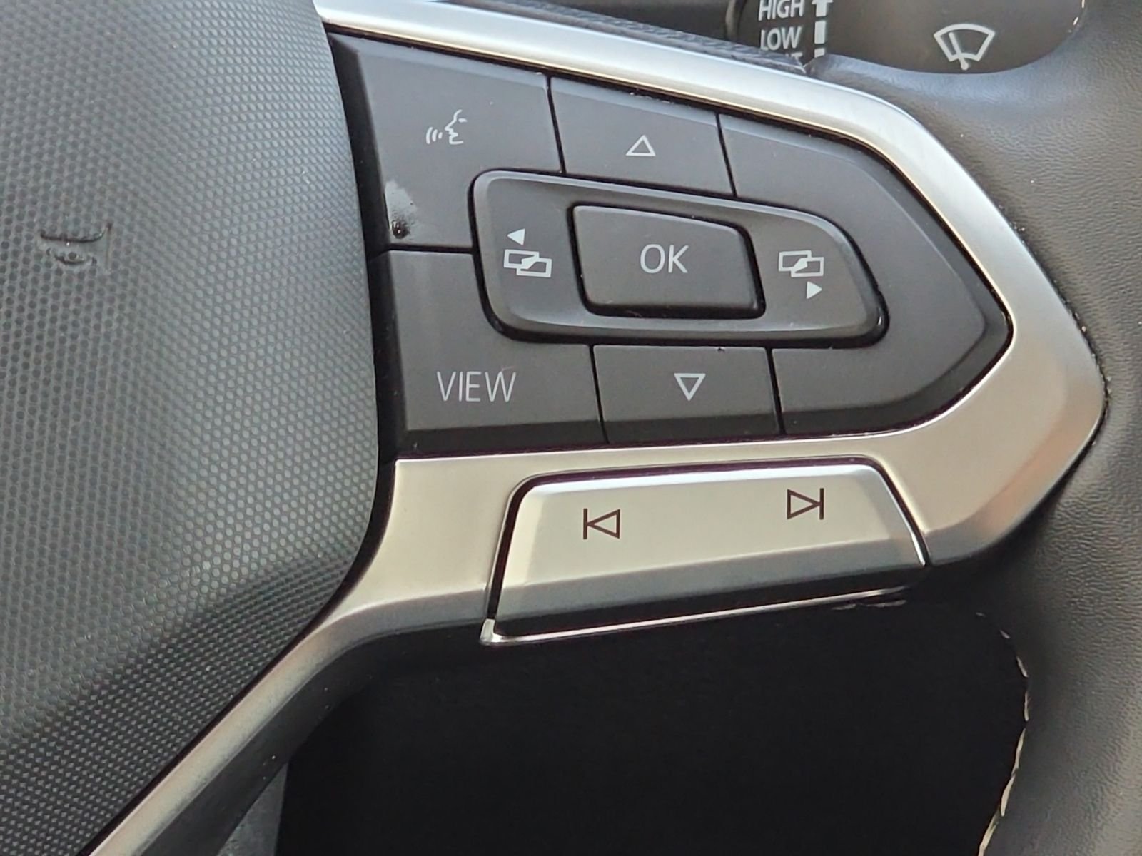 Used 2023 Gray Volkswagen 2.0T SE image 19