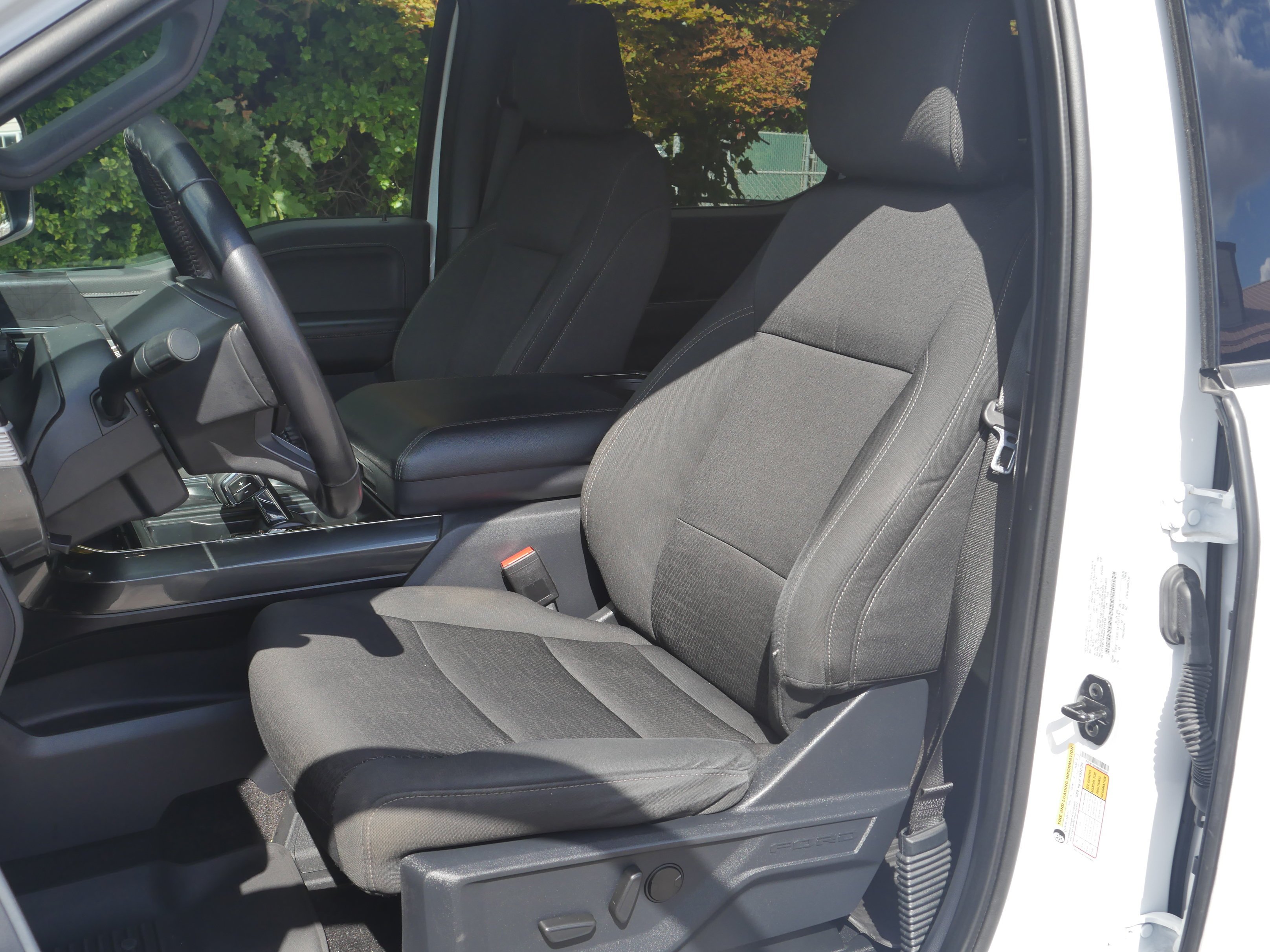 Used 2022 Oxford White Ford XLT image 34