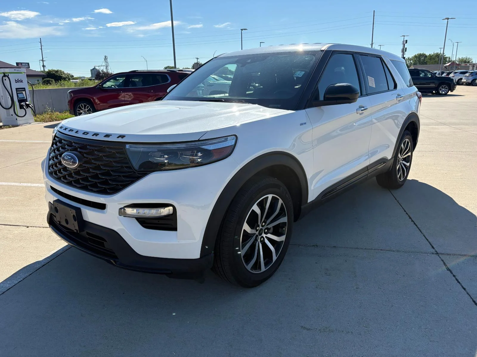 2022 Ford Explorer ST Line 4WD's photo