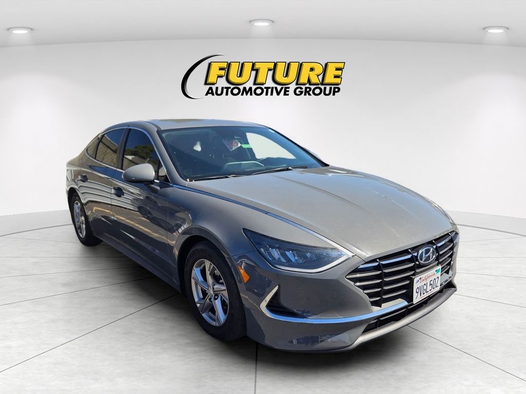 Used 2021 Gray Hyundai SE image 1