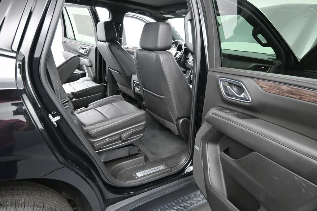 Used 2022 Black Chevrolet Z71 image 13
