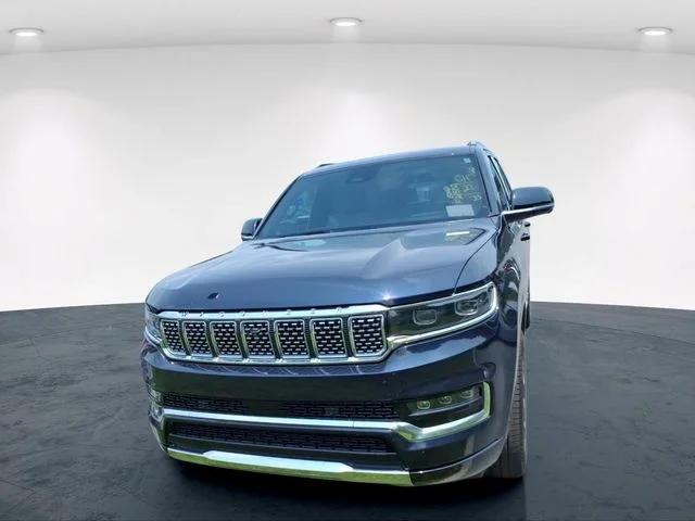 Used 2025 Black Jeep Base image 4