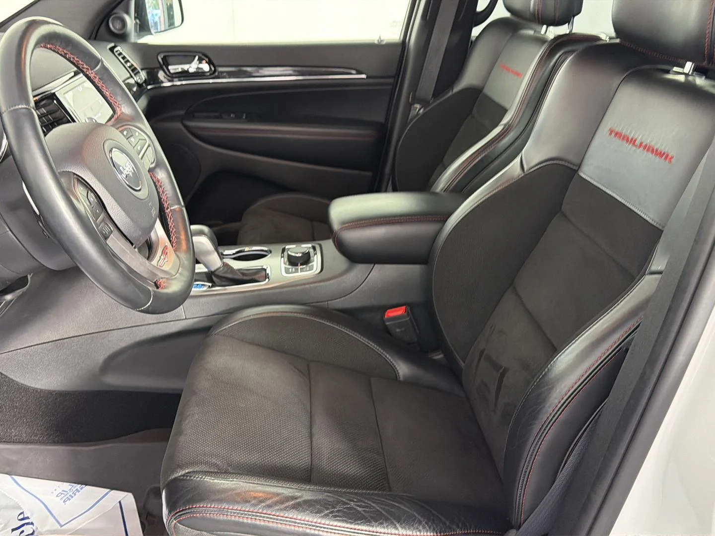 Used 2019 Bright White Clearcoat Jeep Trailhawk image 25