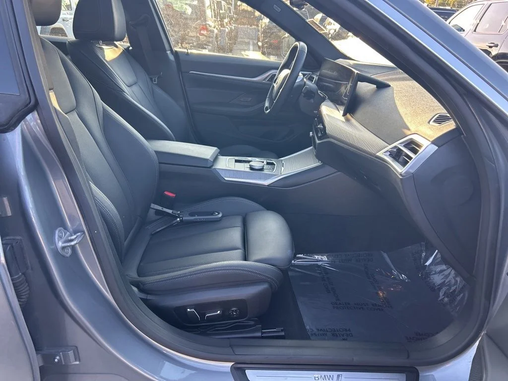 Used 2025 Gray BMW xDrive40 image 23
