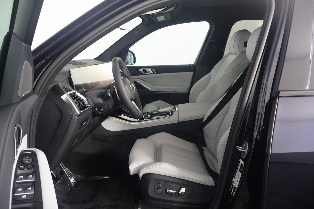 Used 2026 Carbon Black Metallic BMW xDrive40i image 5