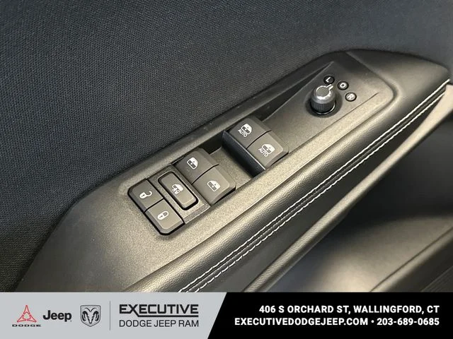 New 2026 Bright White Clear-Coat Exterior Paint Jeep Laredo image 18