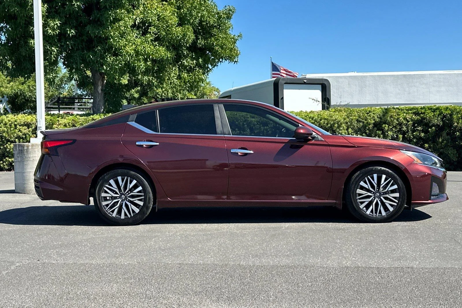 Used 2023 Garnet Pearl Metallic Nissan 2.5 SV image 3