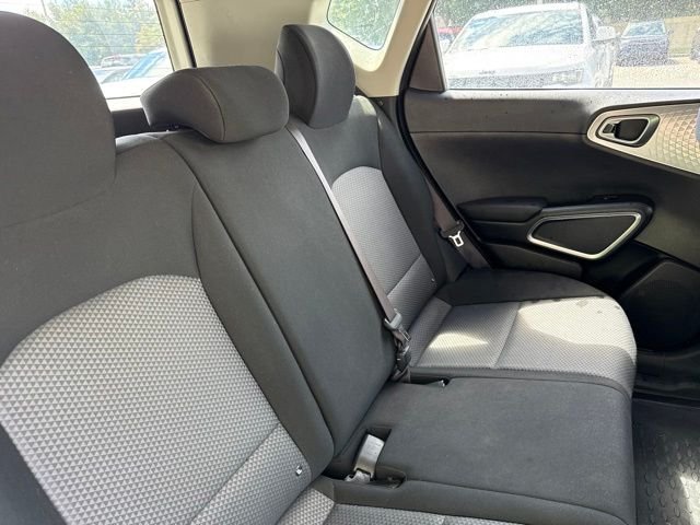 Used 2022 White Kia LX image 9