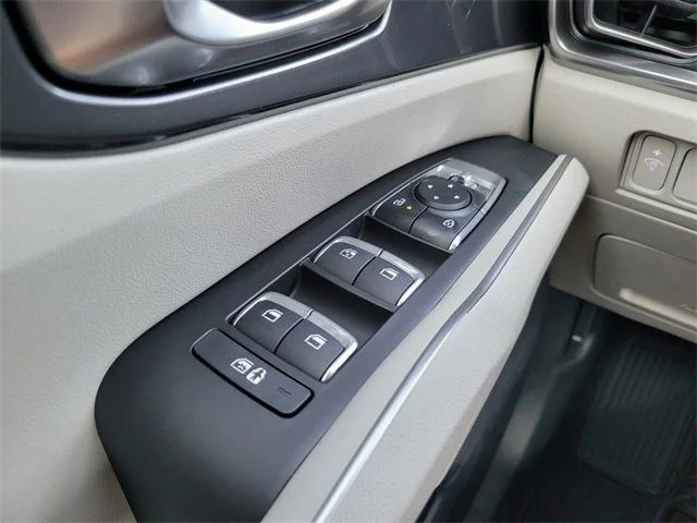 2025 Kia Sorento S - Photo 14