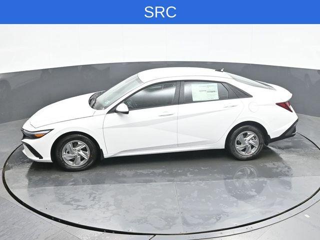 New 2026 White Hyundai SE image 12