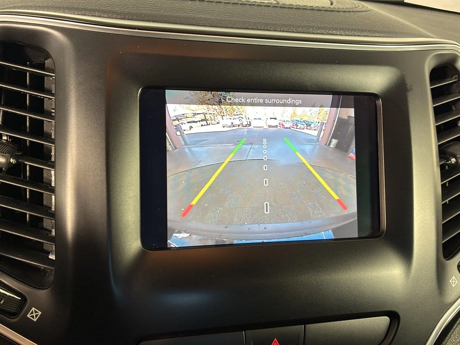 Used 2020 Diamond Black Crystal Pearlcoat Jeep Latitude image 43