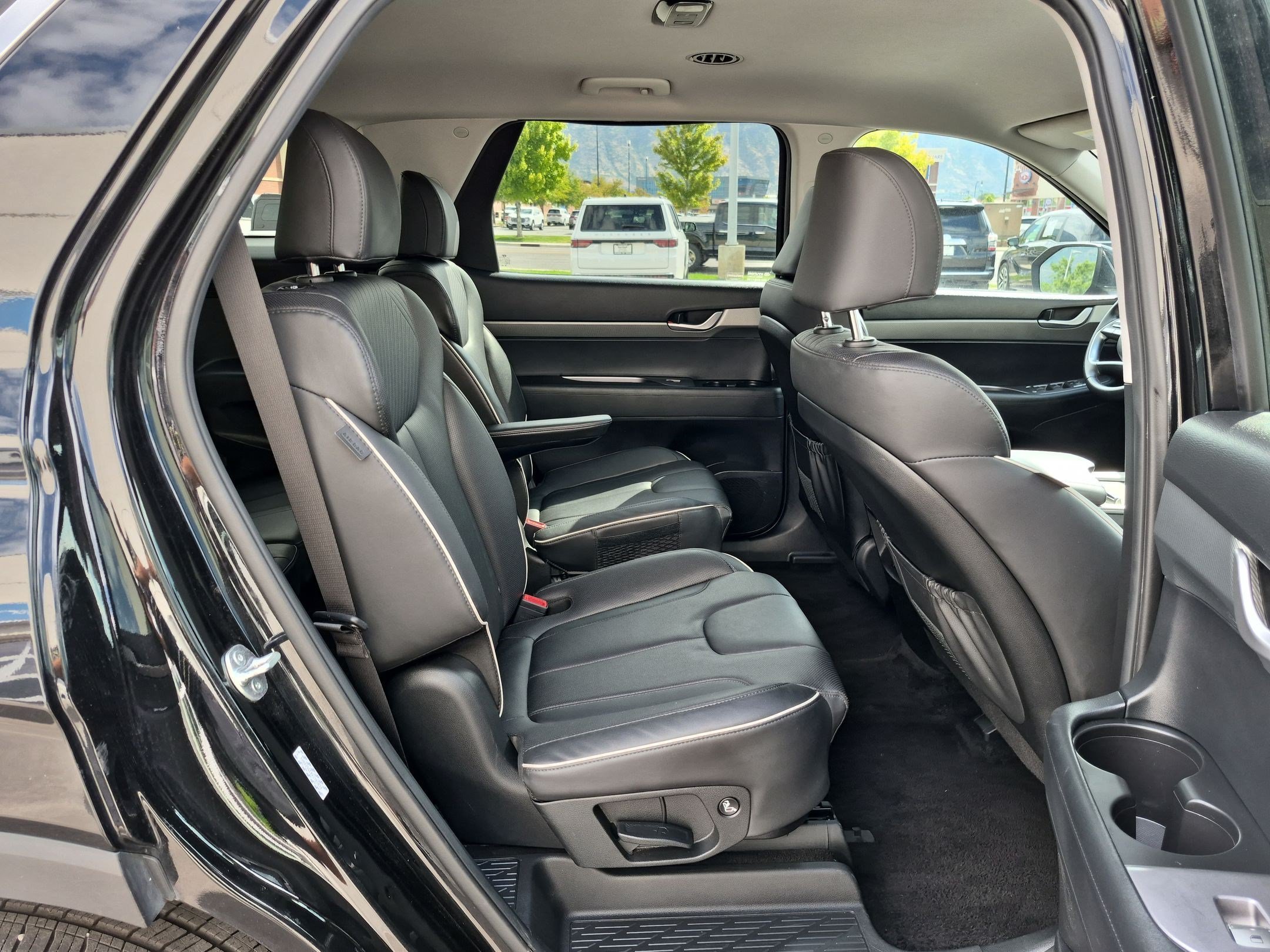 Used 2024 Abyss Black Pearl Hyundai SEL 7P image 31