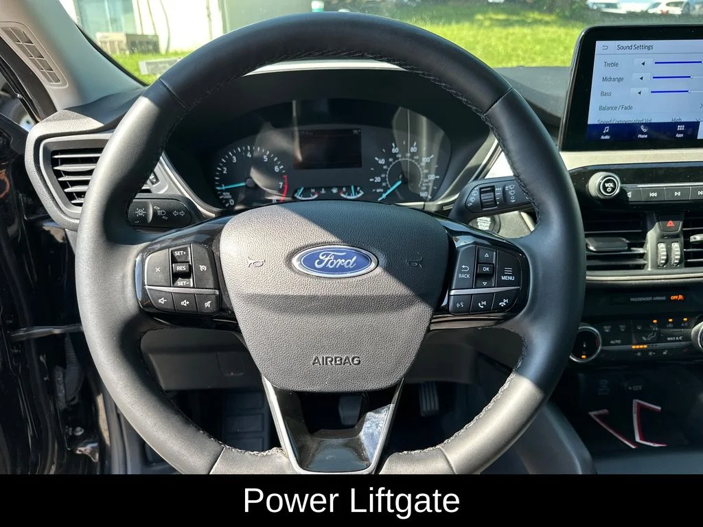 Used 2022 Black Ford SE image 17