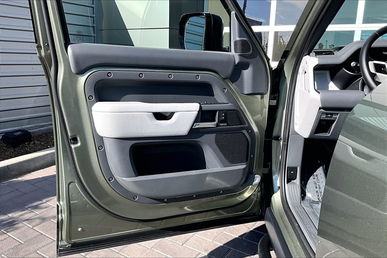 Used 2025 Green Land Rover X-Dynamic SE image 23