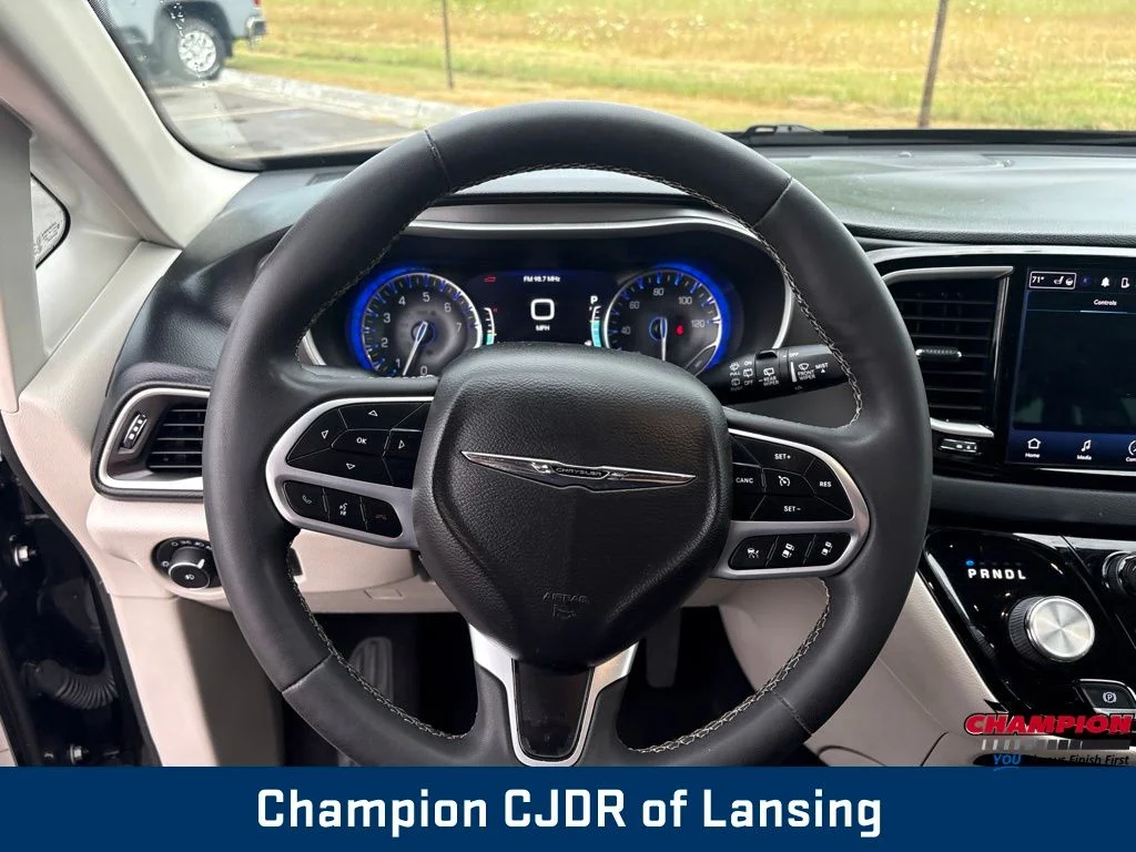 Used 2022 Black Chrysler Touring L image 21