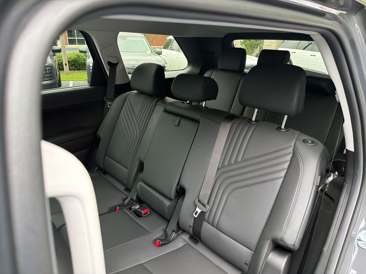 New 2027 Ecotronic Gray Pearl Hyundai Blue SEL Premium 8P image 32