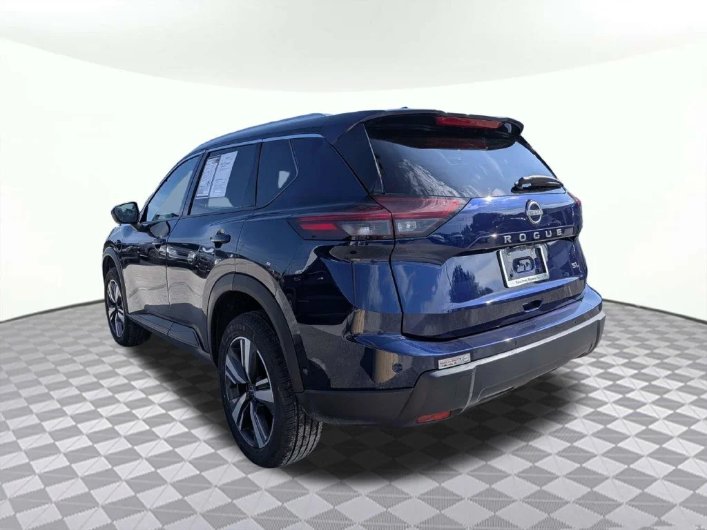 Used 2026 Blue Nissan SL image 5