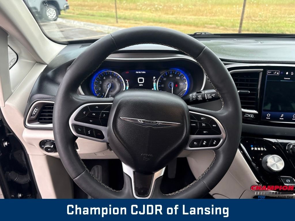 Used 2022 Black Chrysler Touring L image 21
