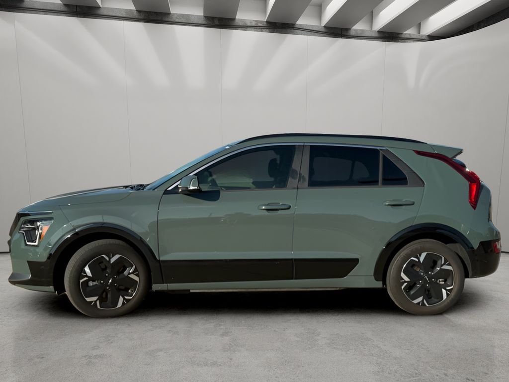 Used 2024 Cityscape Green Kia Wave image 2
