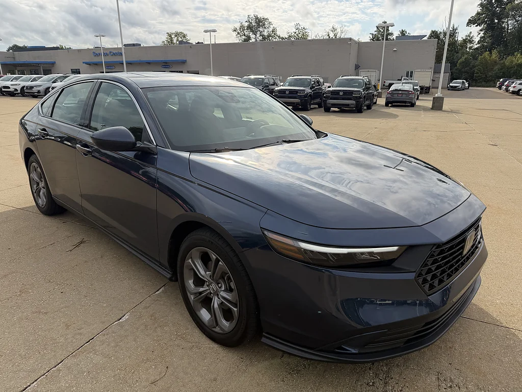 Used 2024 Canyon River Blue Metallic Honda EX image 3
