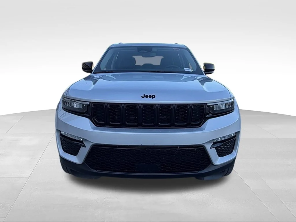 Used 2024 Silver Jeep Limited image 3