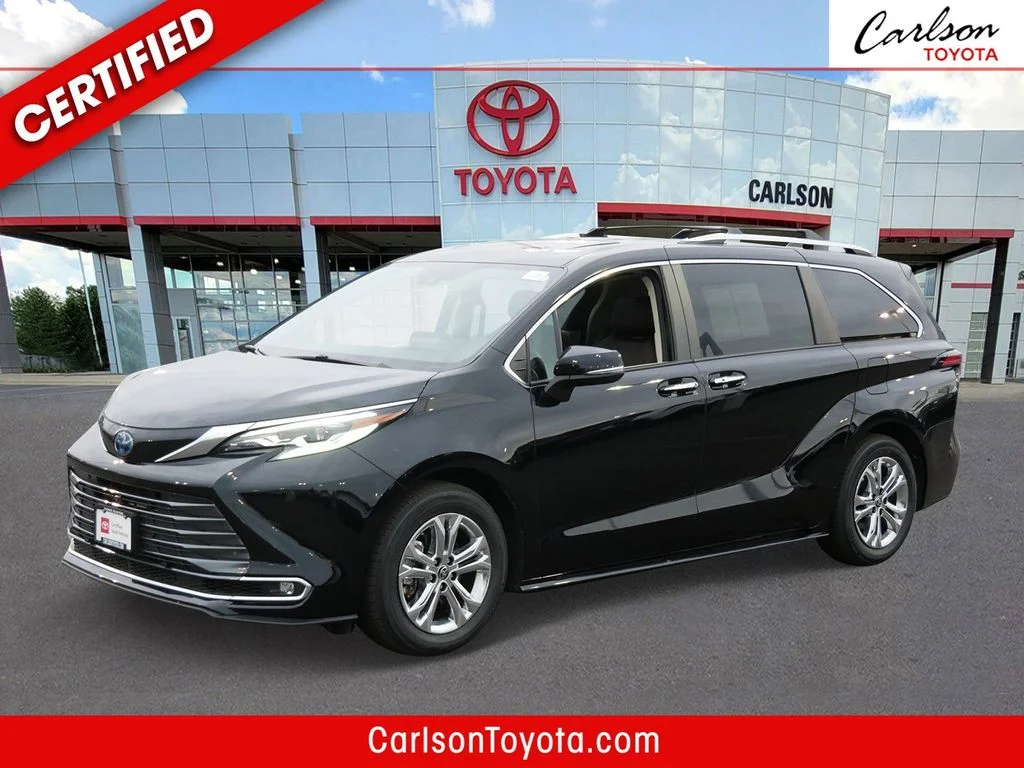 2022 Toyota Sienna Platinum 7-Passenger Hybrid AWD's photo