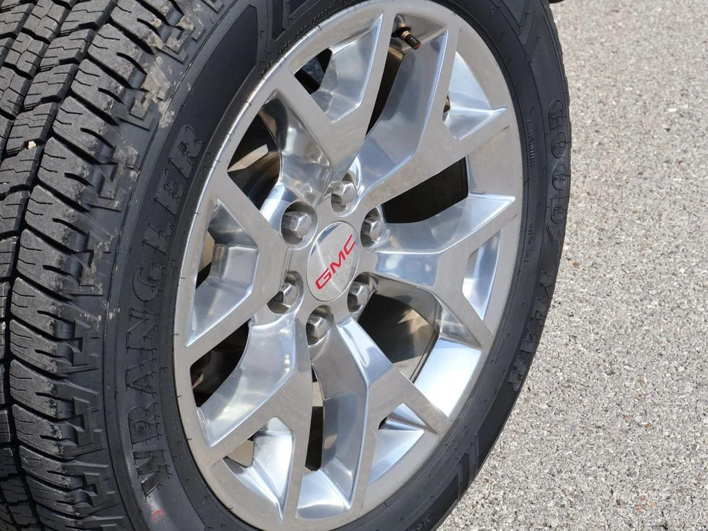 Used 2018 Black GMC SLT image 37