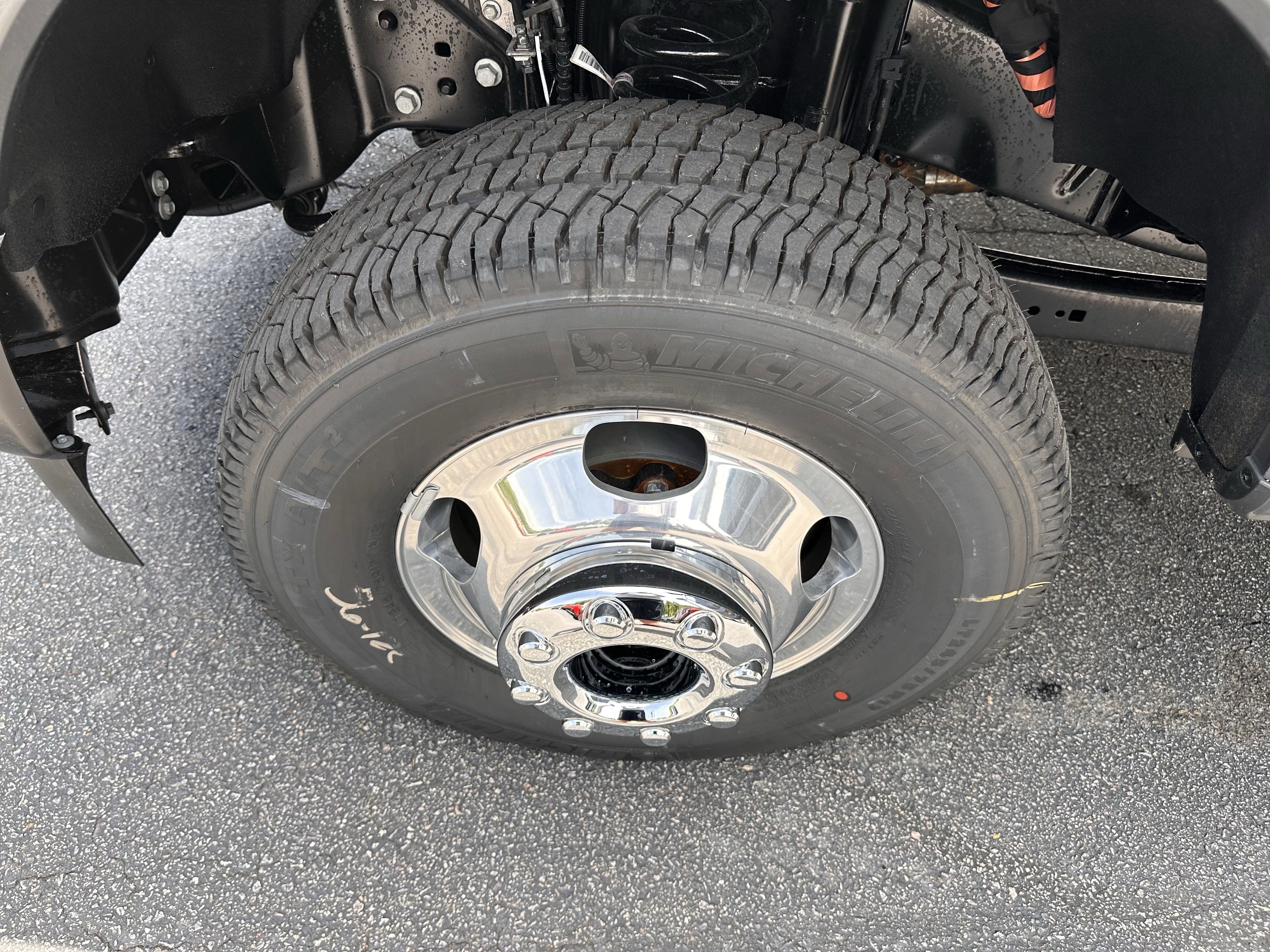 2025 Ford F-350 Super Duty Chassis Cab XL - Photo 25