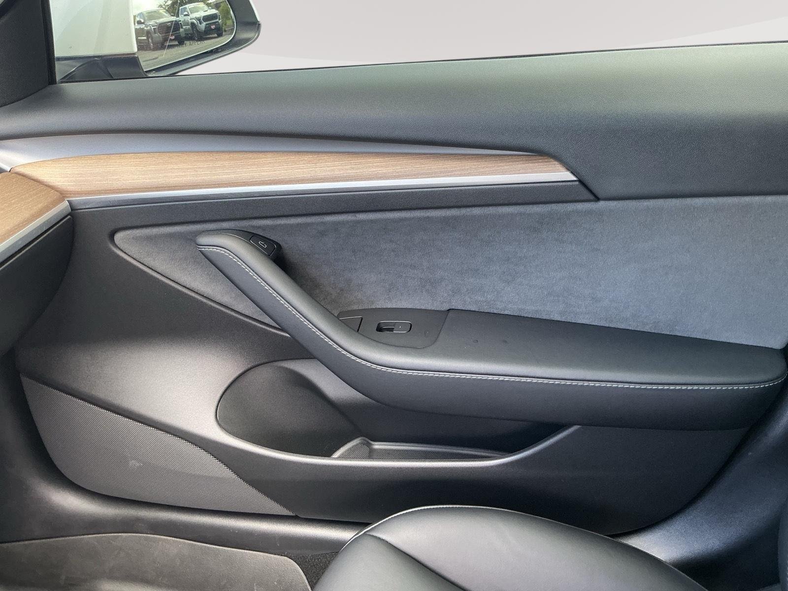 Used 2022  Tesla Long Range image 10