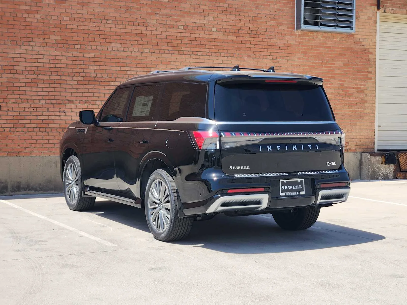 New 2027 BLACK OBSIDIAN INFINITI Luxe 2WD image 4