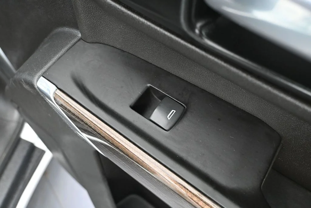 Used 2022 White Chevrolet LT image 35