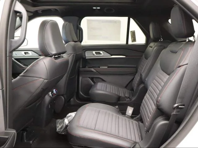 New 2026 Star White Metallic Tri-Coat Ford ST-Line image 10