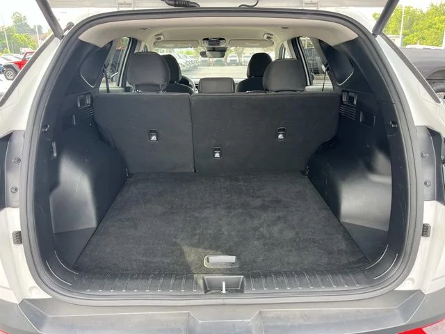 Used 2024 White Hyundai SEL image 18