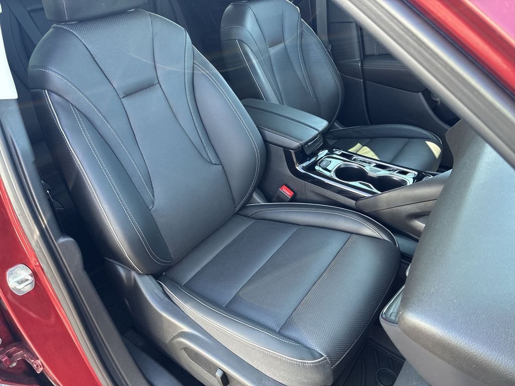 Used 2023 Red Buick Essence image 21