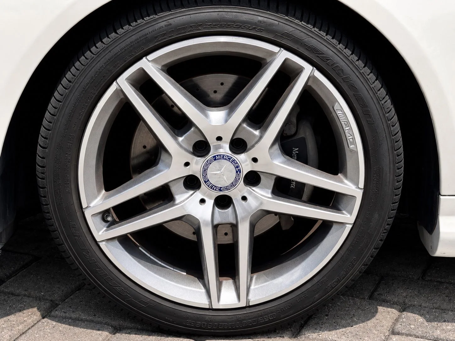 Used 2016 designo Diamond White Metallic Mercedes-Benz E 400 image 11