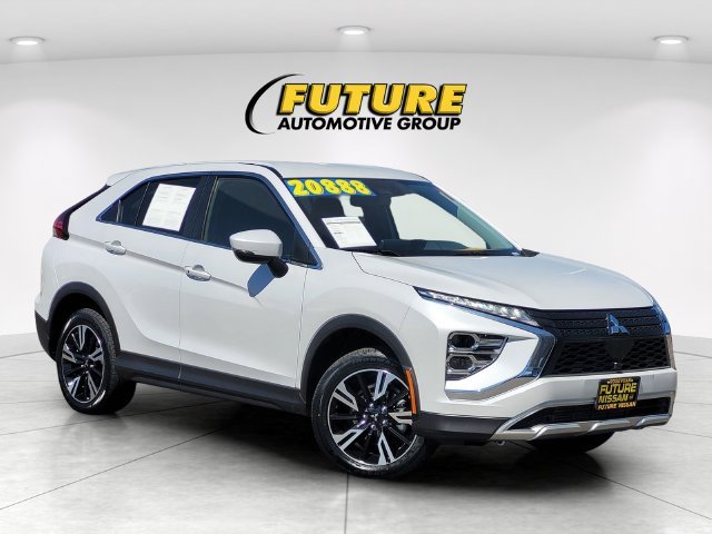 Used 2025 White Mitsubishi SE image 1