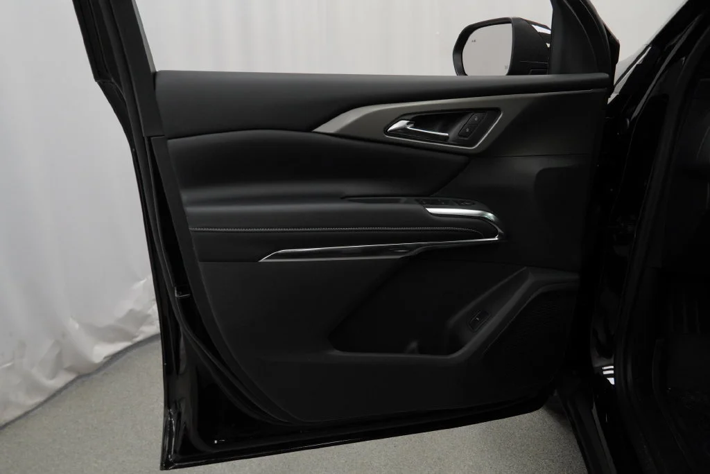 New 2027 Mosaic Black Metallic Chevrolet LT image 30