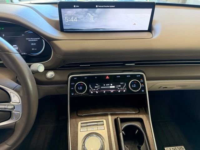 Used 2023 Silver Genesis 2.5T image 12