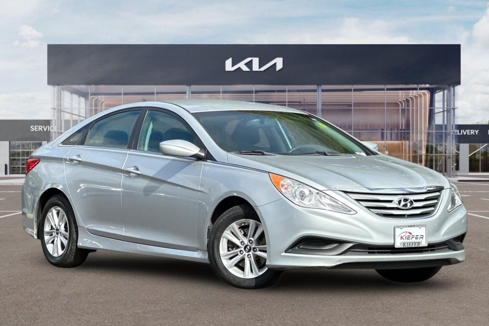 Used 2014 Hyundai Sonata GLS with VIN 5NPEB4AC1EH935473 for sale in Eugene, OR