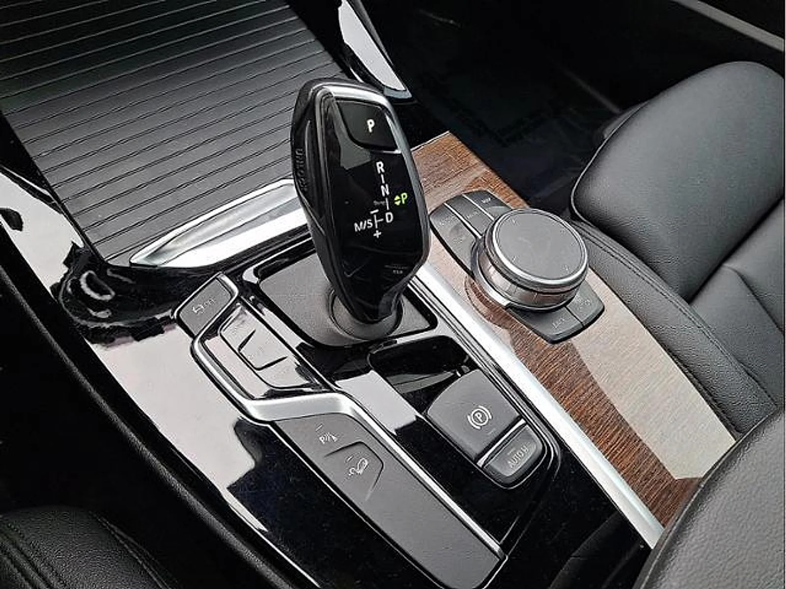 Used 2019  BMW xDrive30i image 13