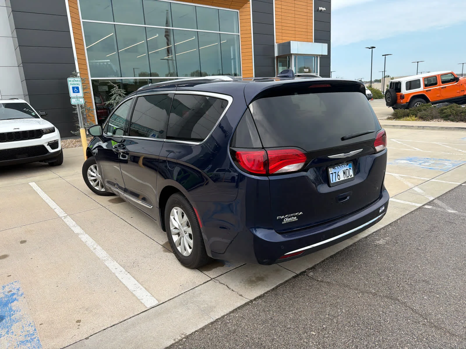 Used 2019 Jazz Blue Pearlcoat Chrysler Touring L image 7