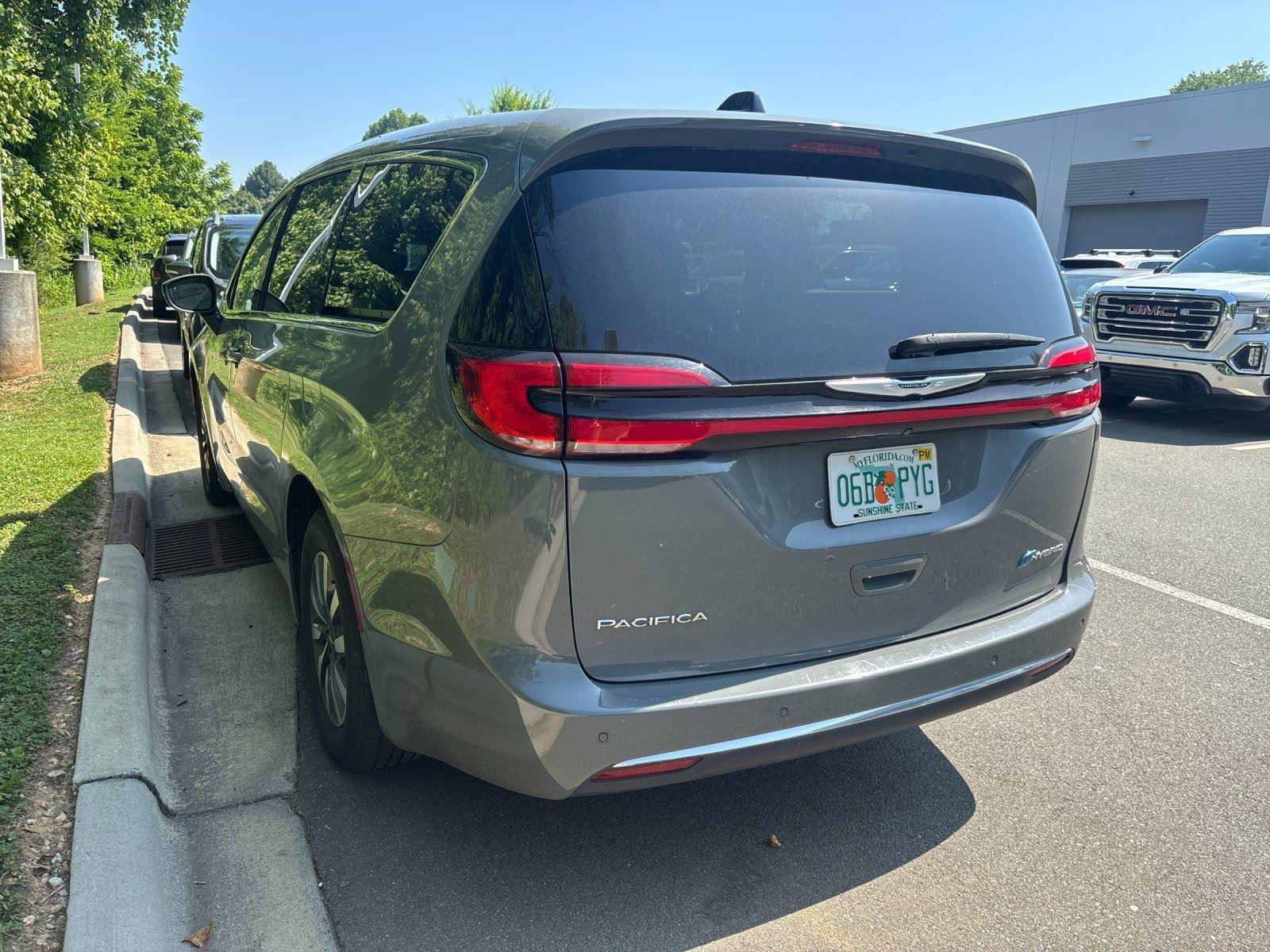 Used 2023 Ceramic Gray Clearcoat Chrysler Hybrid Touring L image 3