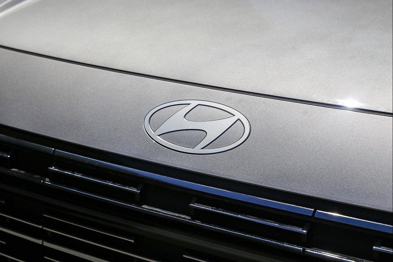New 2026 Silver Hyundai SEL image 6