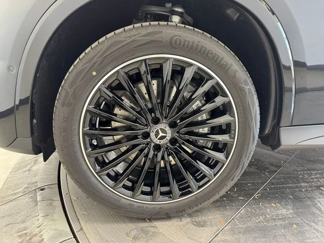New 2027 Black Mercedes-Benz GLC 300 image 10