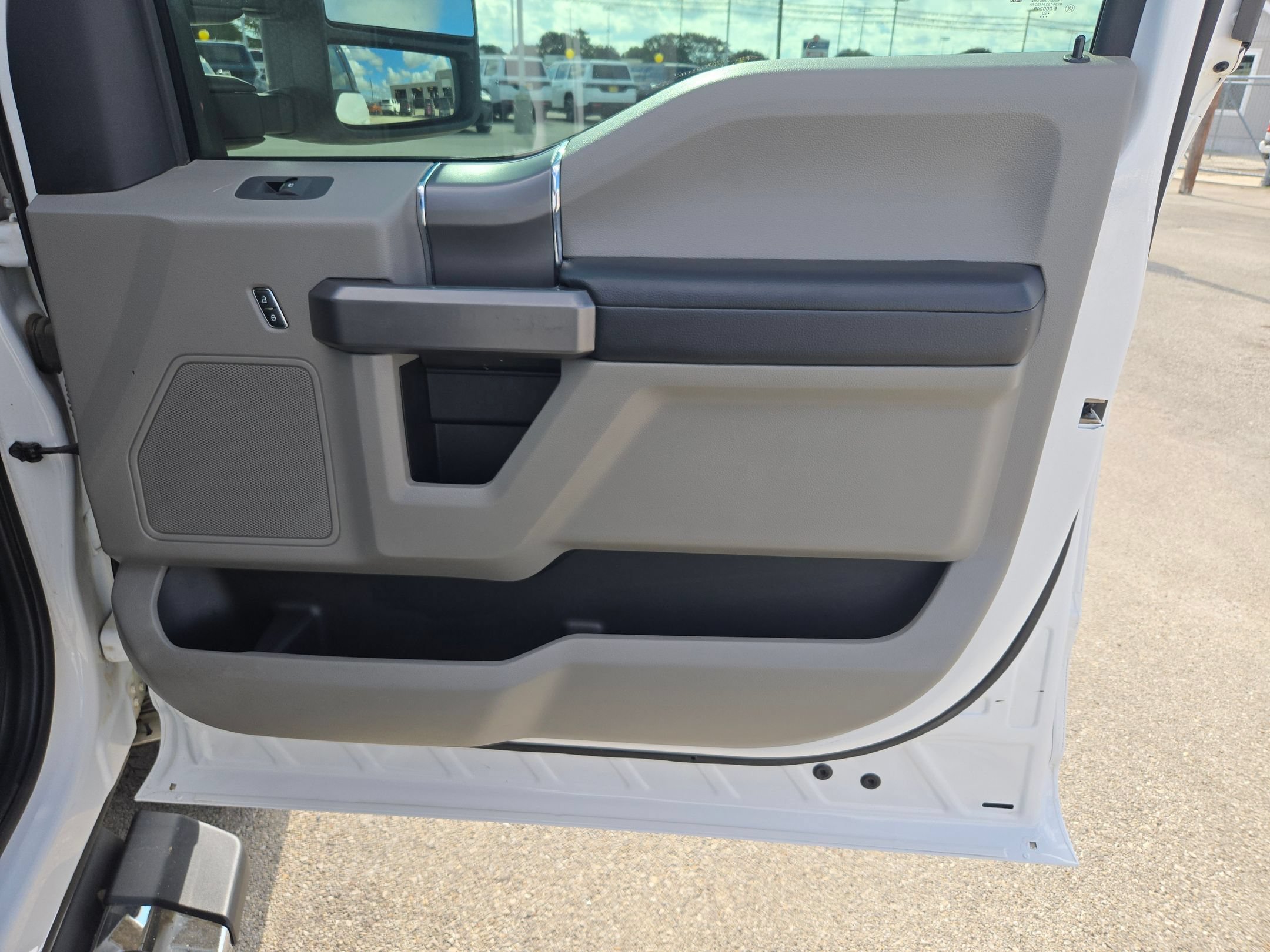 Used 2020 White Ford XLT image 29